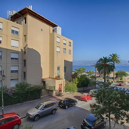 F3 Place Miot Ajaccio (Corsica)